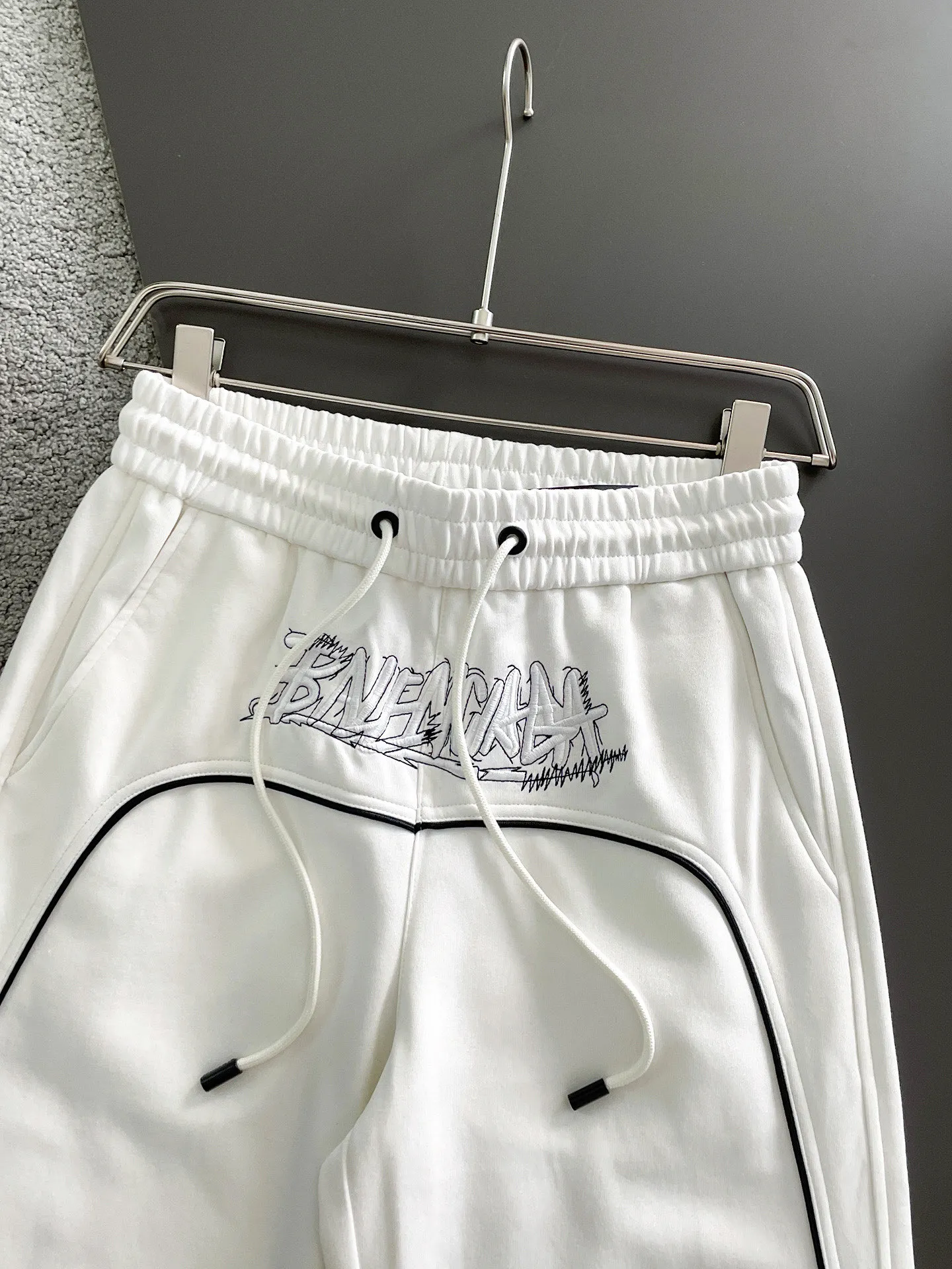 Balenciaga [High Version] 2026 Autumn and Winter latest products, available at counters at the same time, Original product, fashionable casual trousers and casual trousers, using imported original fabrics, top-grade embroidery 🪡 craft letter pattern logo, original hardware accessories decoration, simple yet fashionable, fashionable and handsome upper body, Sizes: M-3XL